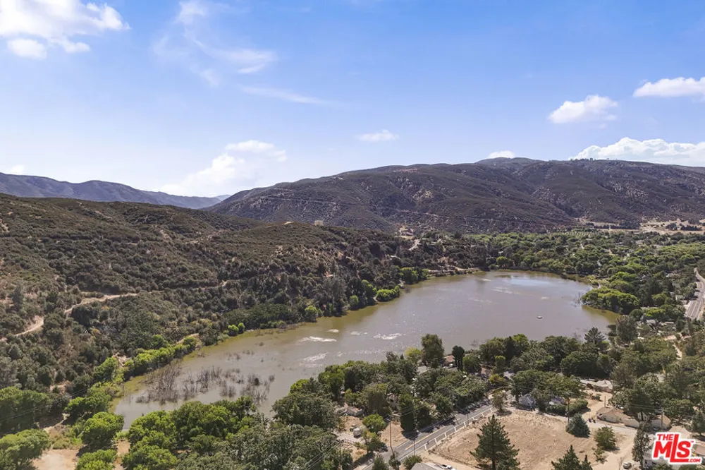 17565 Lone Pine Trail Lake Hughes, CA 93532