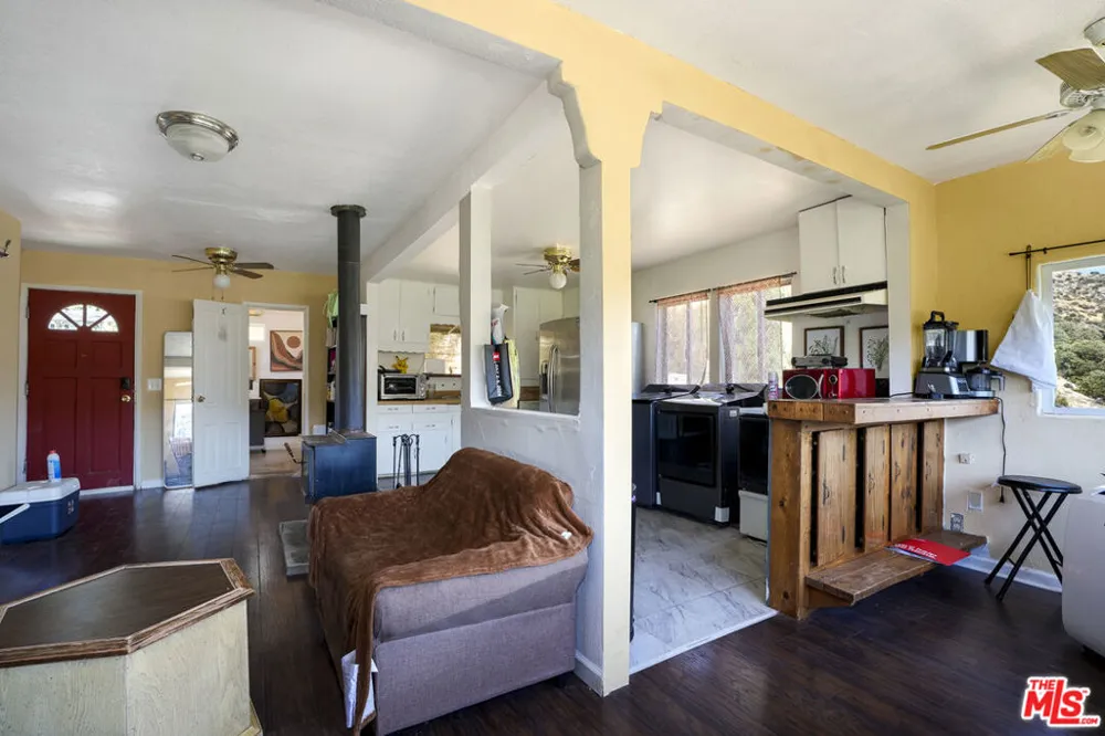 17565 Lone Pine Trail Lake Hughes, CA 93532