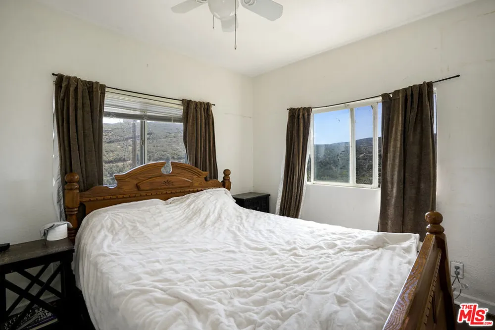 17565 Lone Pine Trail Lake Hughes, CA 93532
