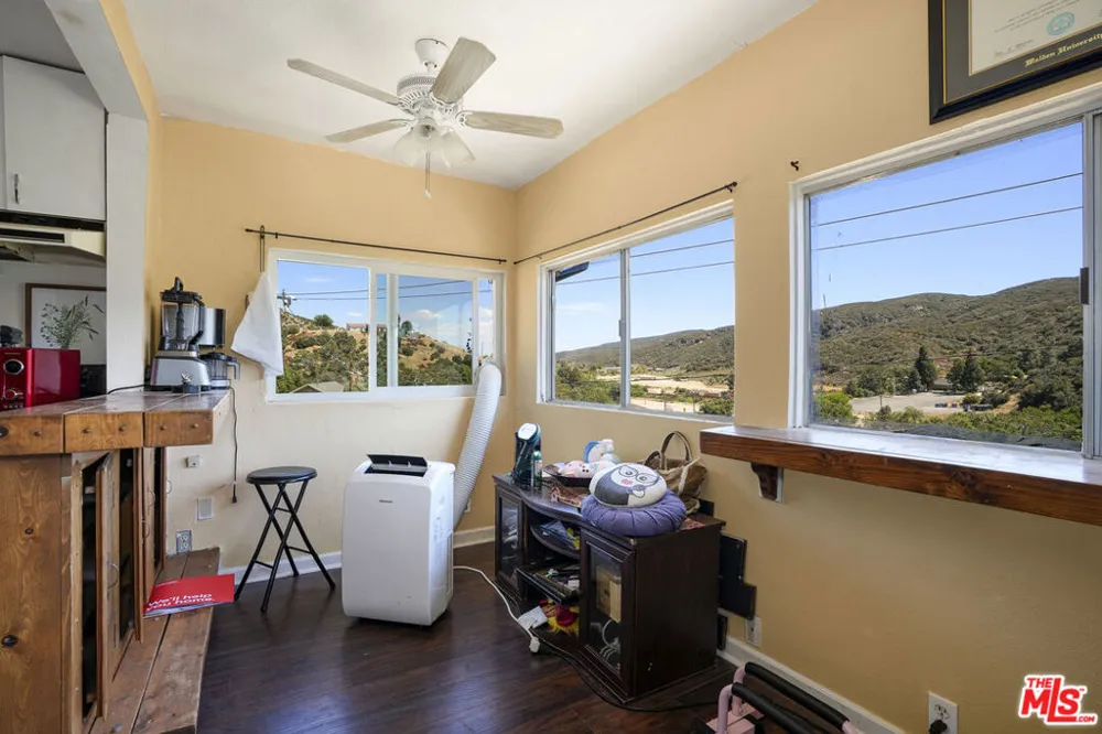 17565 Lone Pine Trail Lake Hughes, CA 93532