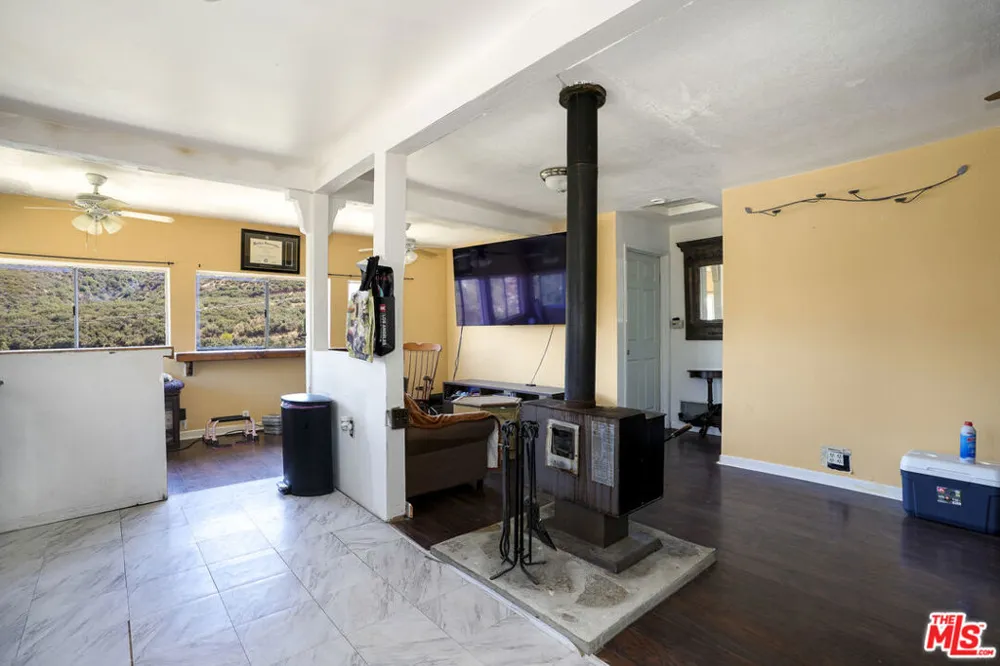 17565 Lone Pine Trail Lake Hughes, CA 93532