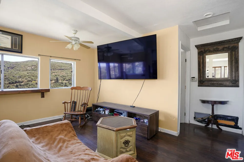 17565 Lone Pine Trail Lake Hughes, CA 93532