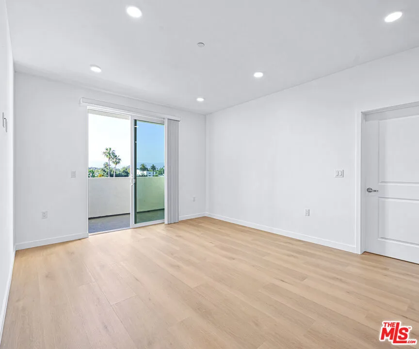 14811 Erwin Street #506 Van Nuys, CA 91411