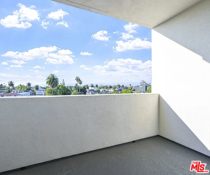 14811 Erwin Street #506 Van Nuys, CA 91411