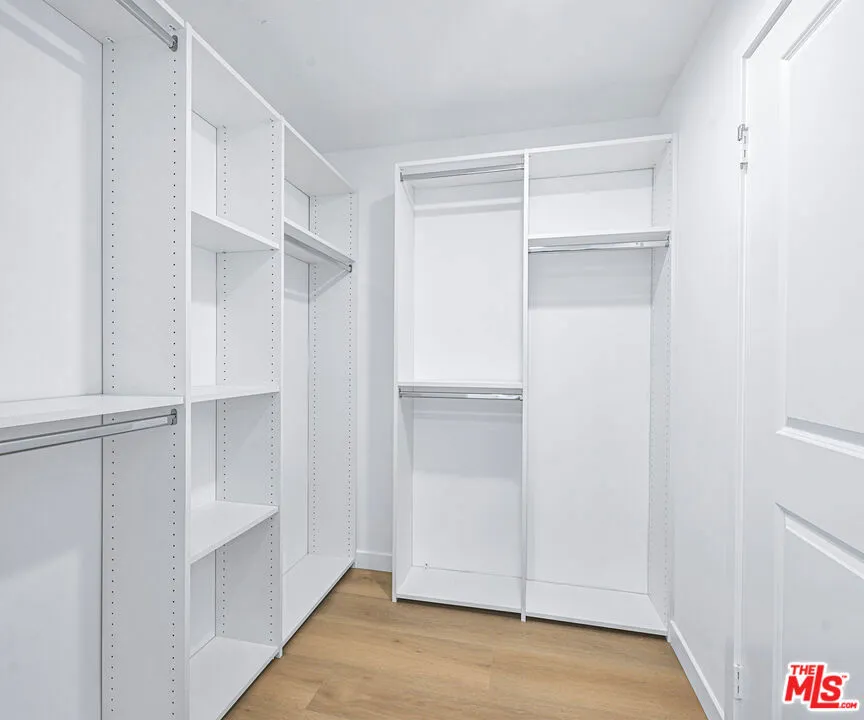 14811 Erwin Street #506 Van Nuys, CA 91411