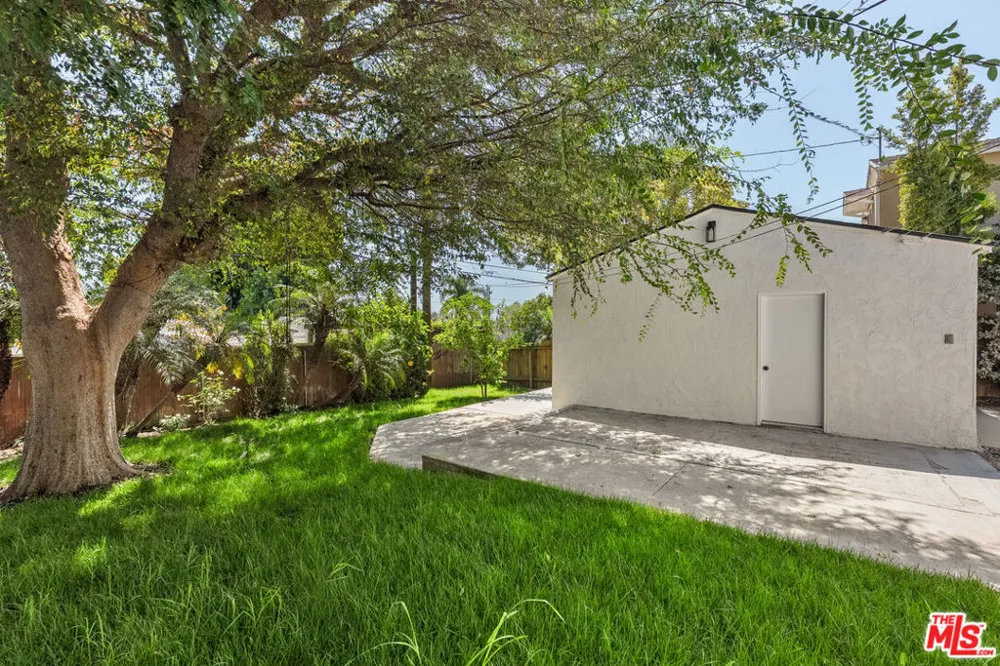 8420 Bleriot Avenue Los Angeles, CA 90045