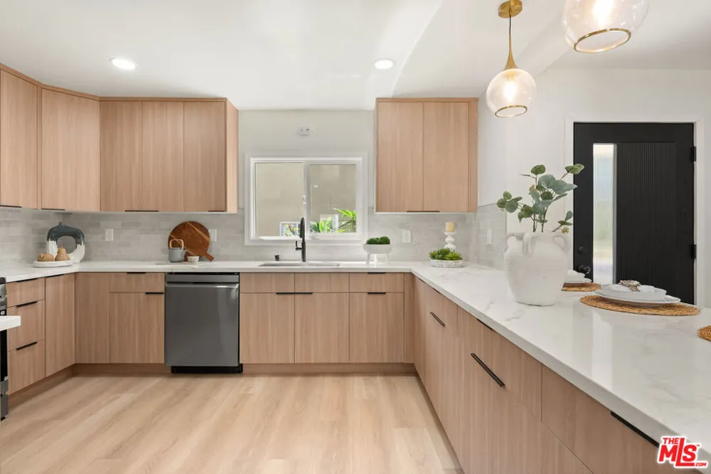8420 Bleriot Avenue Los Angeles, CA 90045