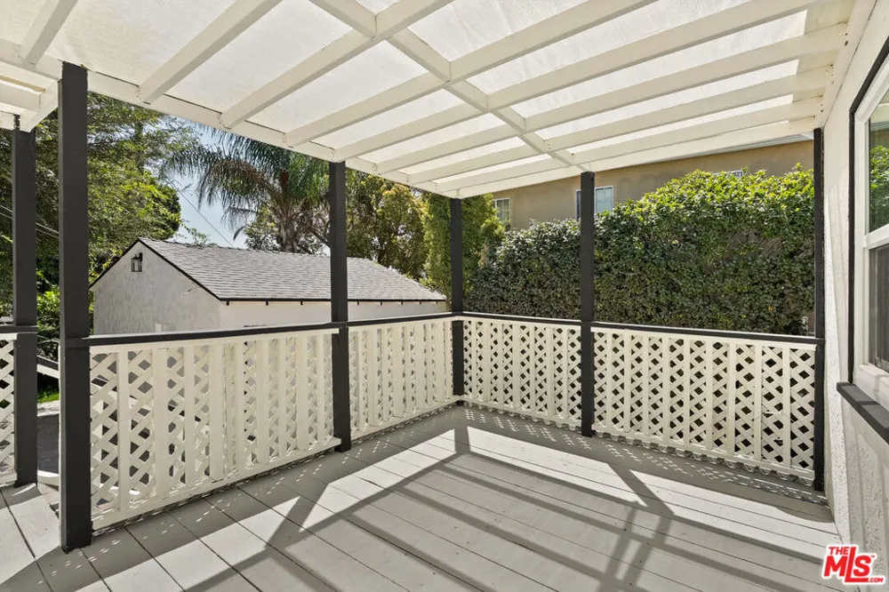 8420 Bleriot Avenue Los Angeles, CA 90045