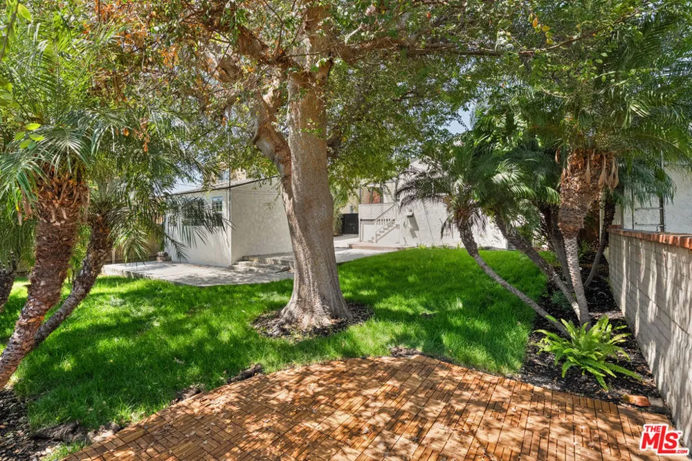 8420 Bleriot Avenue Los Angeles, CA 90045