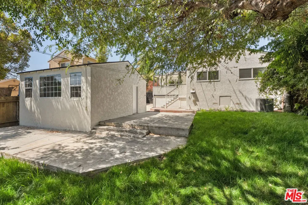 8420 Bleriot Avenue Los Angeles, CA 90045