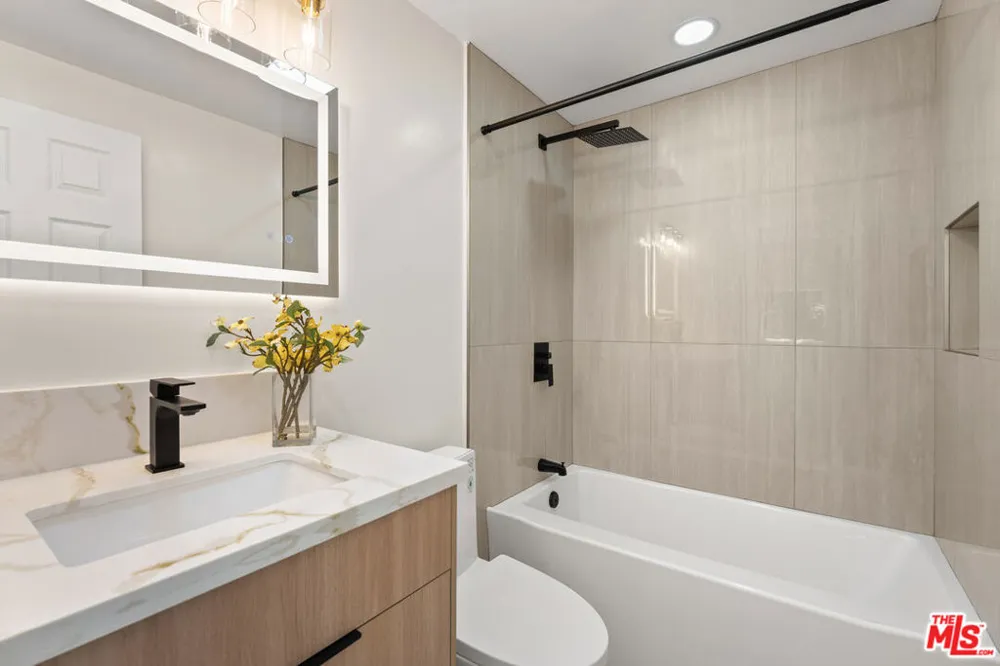 8420 Bleriot Avenue Los Angeles, CA 90045