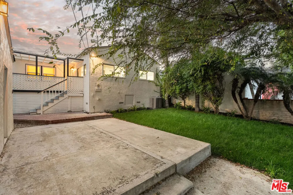 8420 Bleriot Avenue Los Angeles, CA 90045