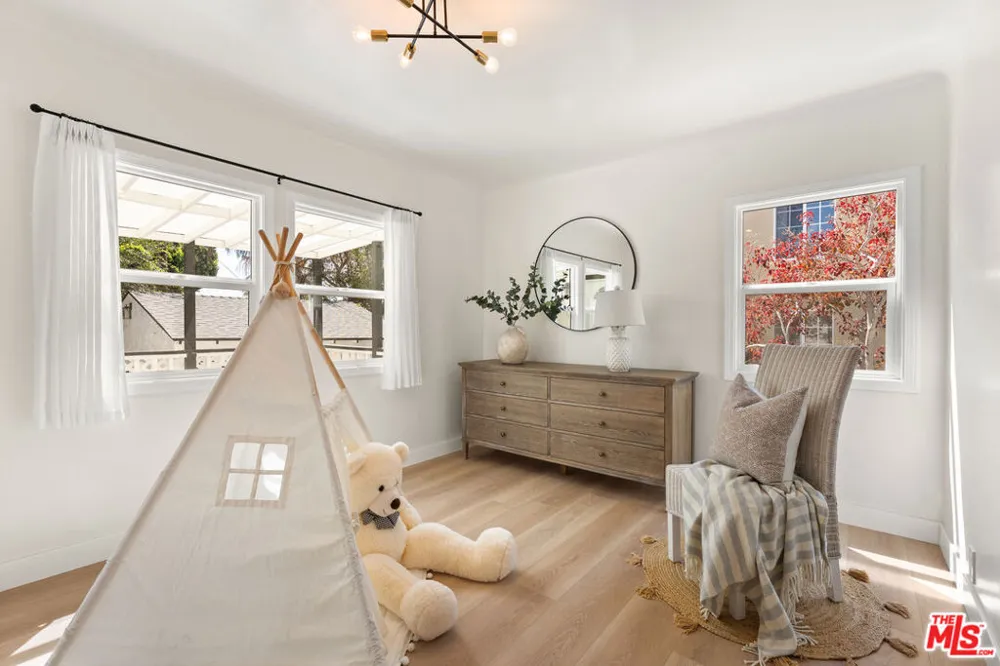 8420 Bleriot Avenue Los Angeles, CA 90045