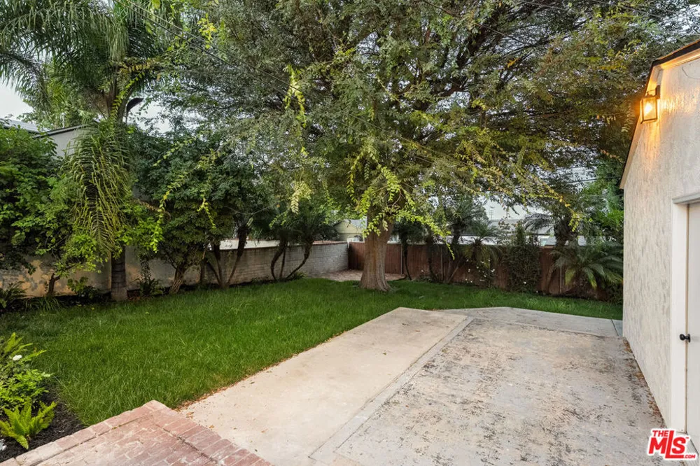 8420 Bleriot Avenue Los Angeles, CA 90045