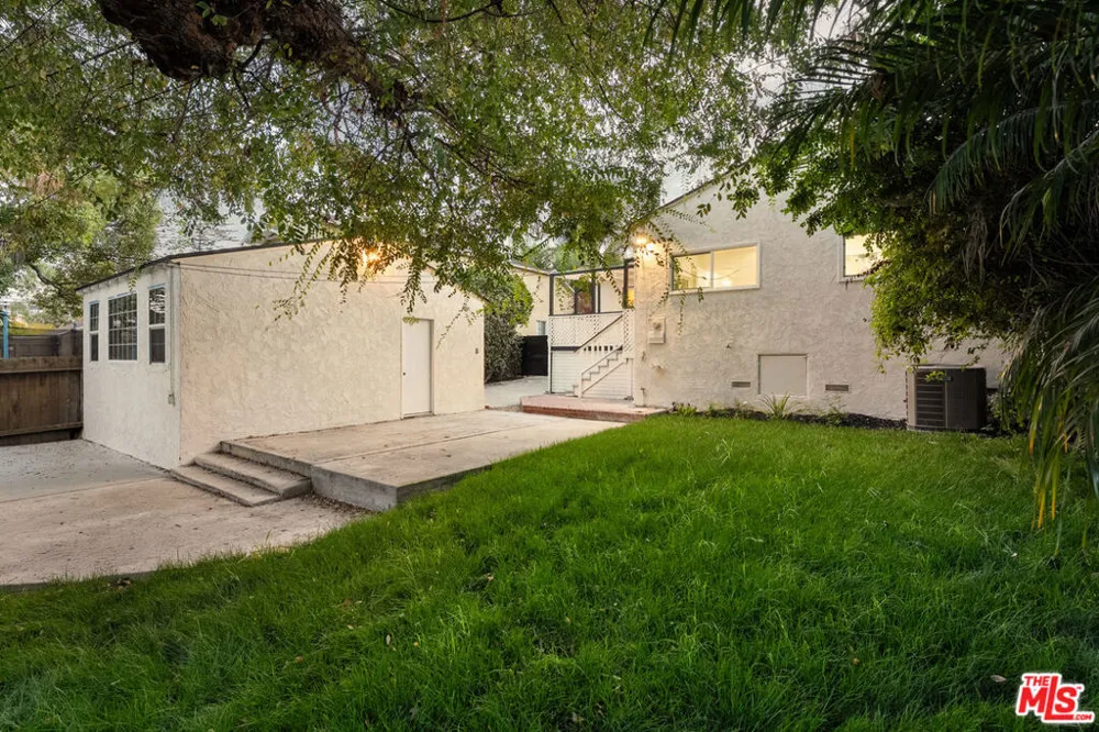 8420 Bleriot Avenue Los Angeles, CA 90045