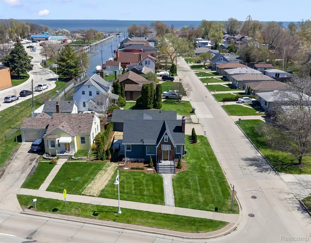 27500 Jefferson Avenue St Clair Shores City, MI 48081