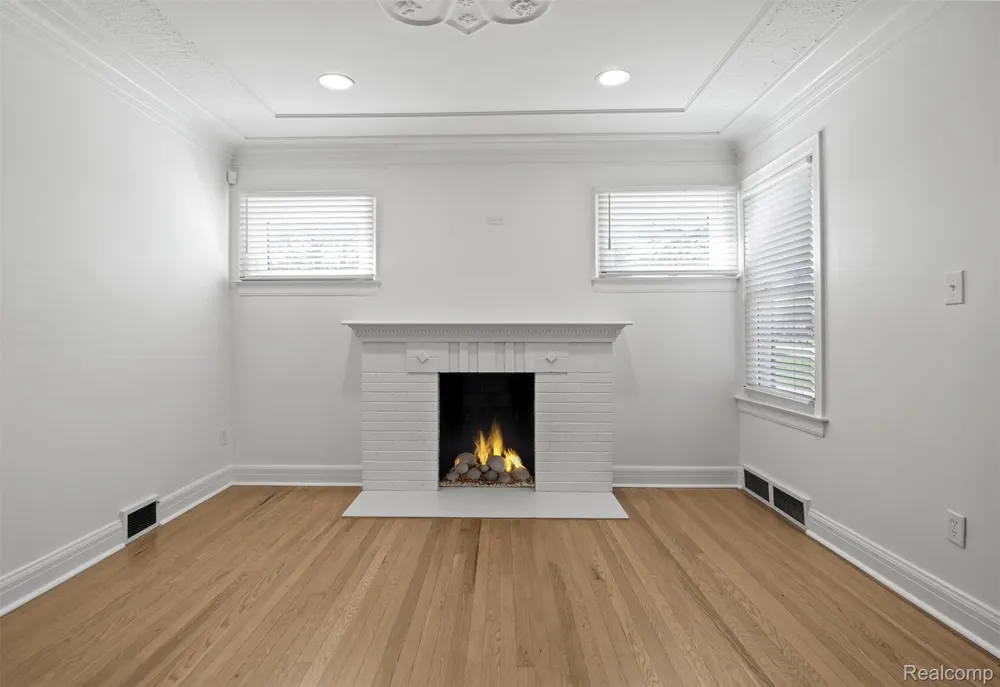 27500 Jefferson Avenue St Clair Shores City, MI 48081