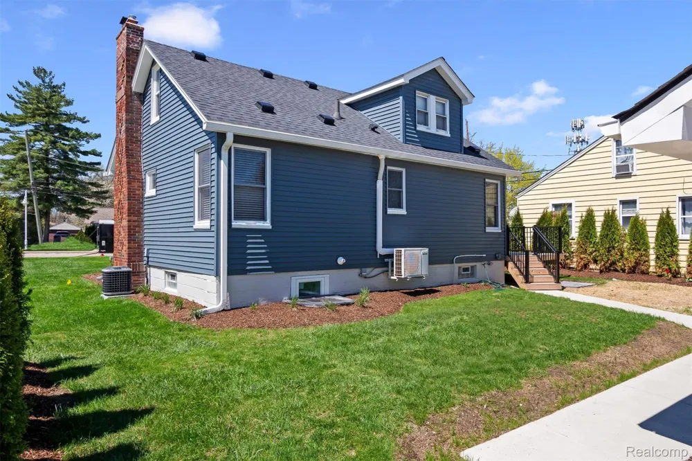 27500 Jefferson Avenue St Clair Shores City, MI 48081