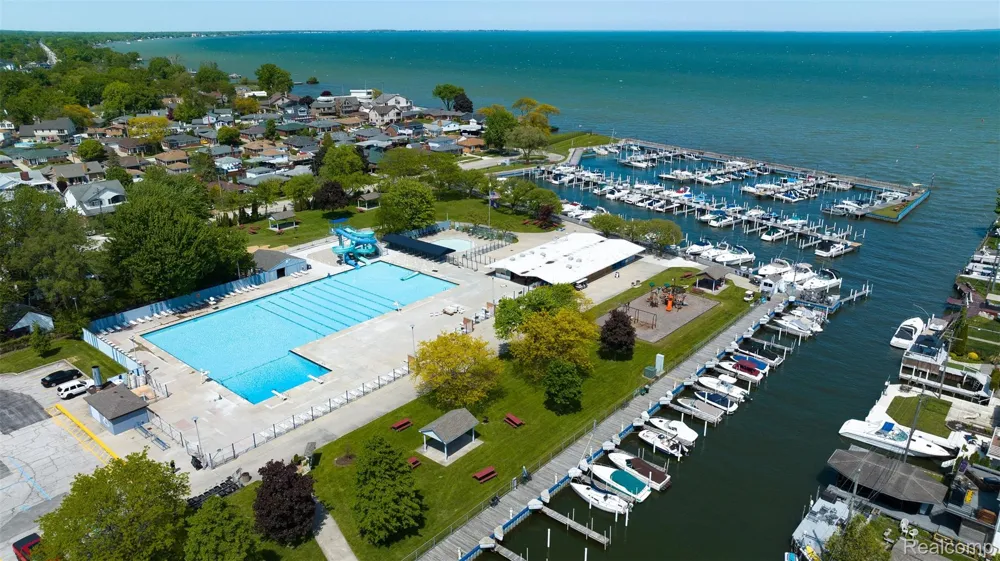 27500 Jefferson Avenue St Clair Shores City, MI 48081
