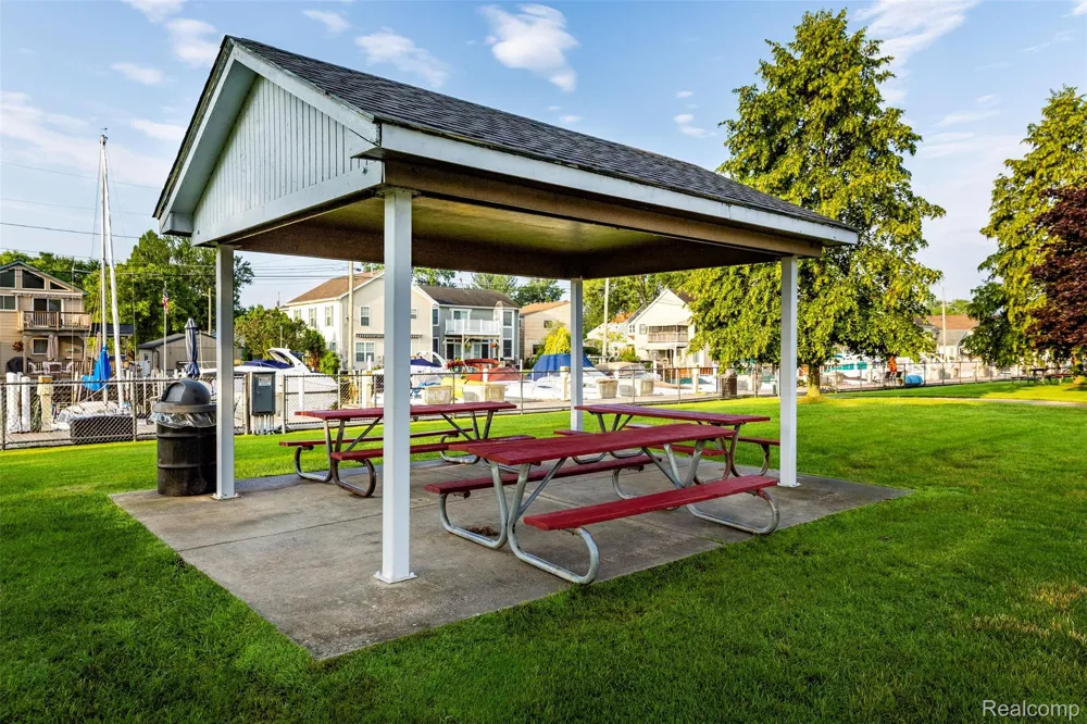 27500 Jefferson Avenue St Clair Shores City, MI 48081