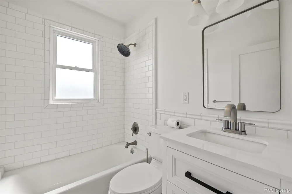27500 Jefferson Avenue St Clair Shores City, MI 48081