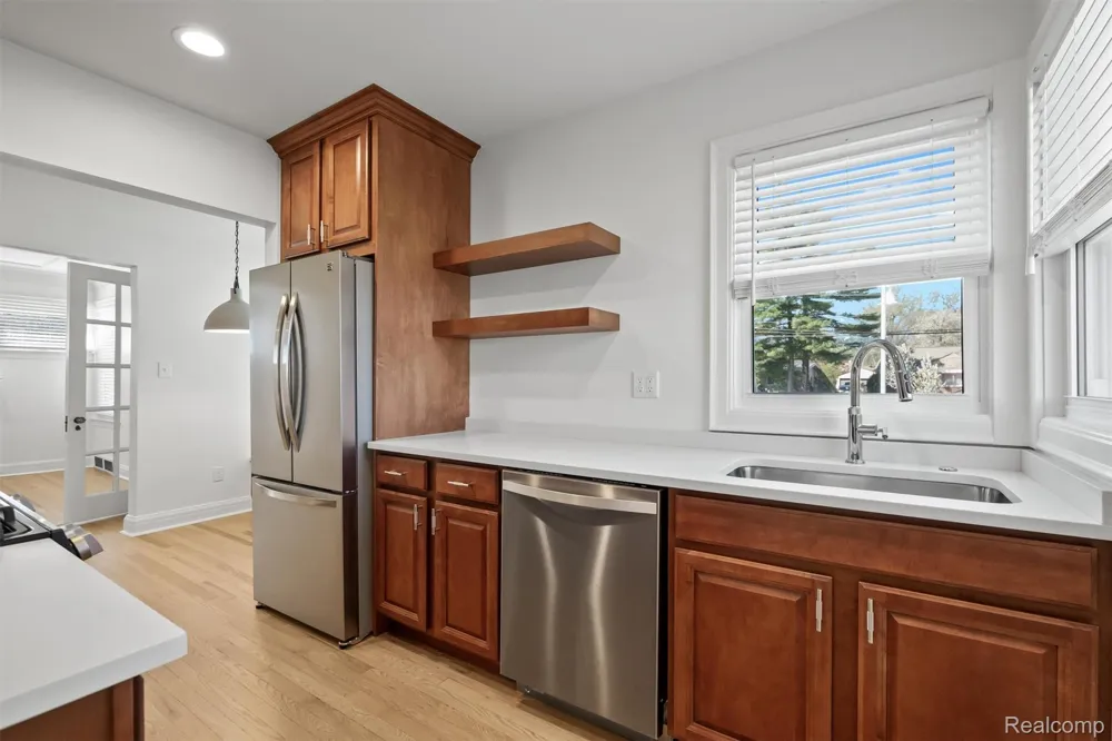 27500 Jefferson Avenue St Clair Shores City, MI 48081