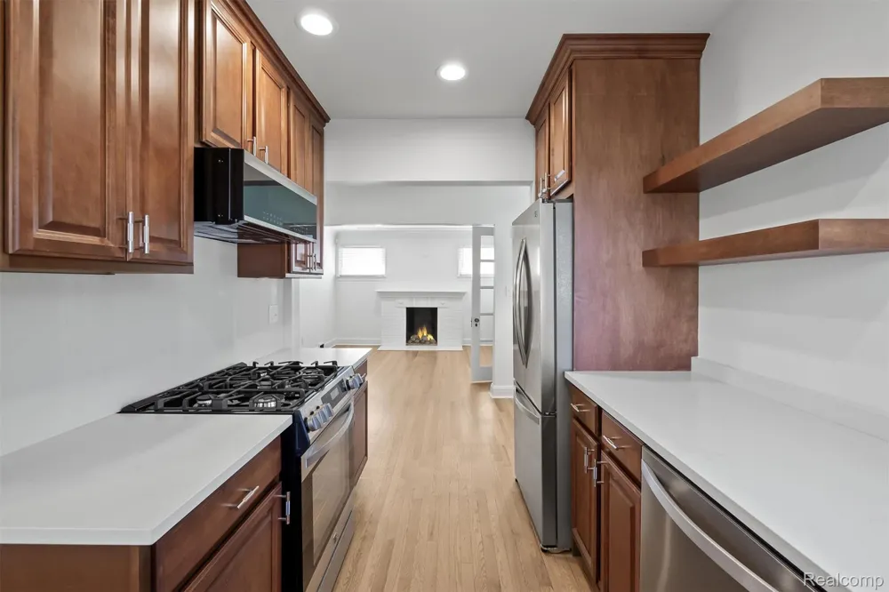 27500 Jefferson Avenue St Clair Shores City, MI 48081