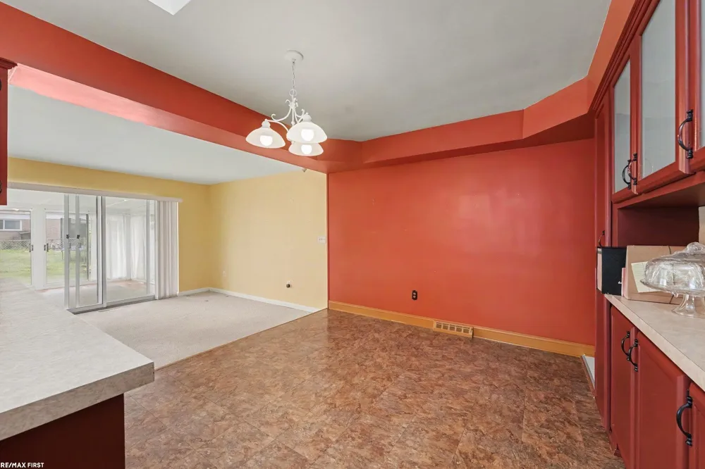 14250 IVANHOE STREET Warren City, MI 48088
