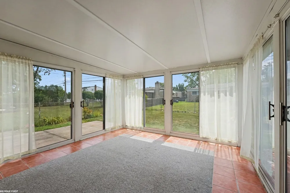 14250 IVANHOE STREET Warren City, MI 48088