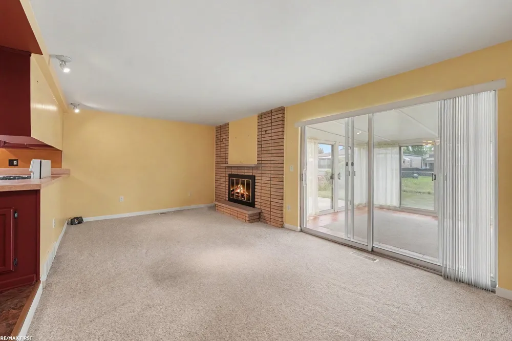 14250 IVANHOE STREET Warren City, MI 48088