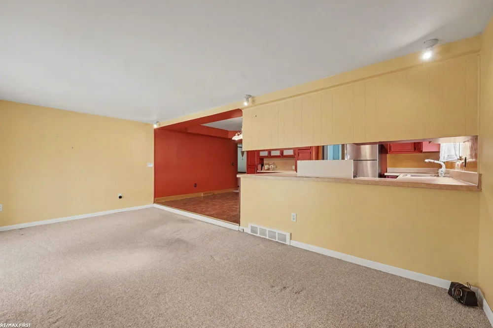 14250 IVANHOE STREET Warren City, MI 48088