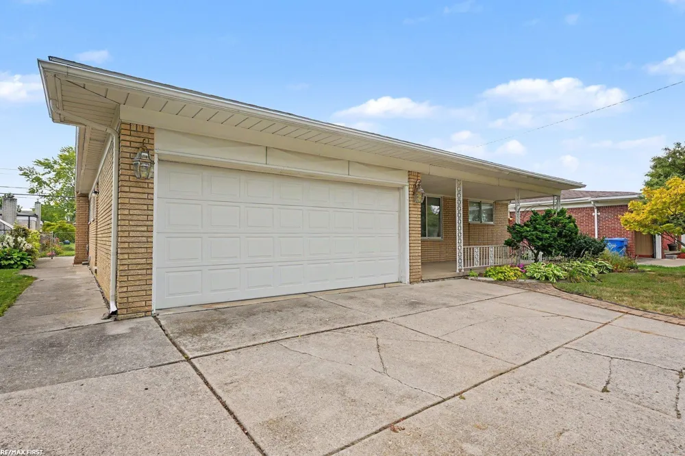 14250 IVANHOE STREET Warren City, MI 48088