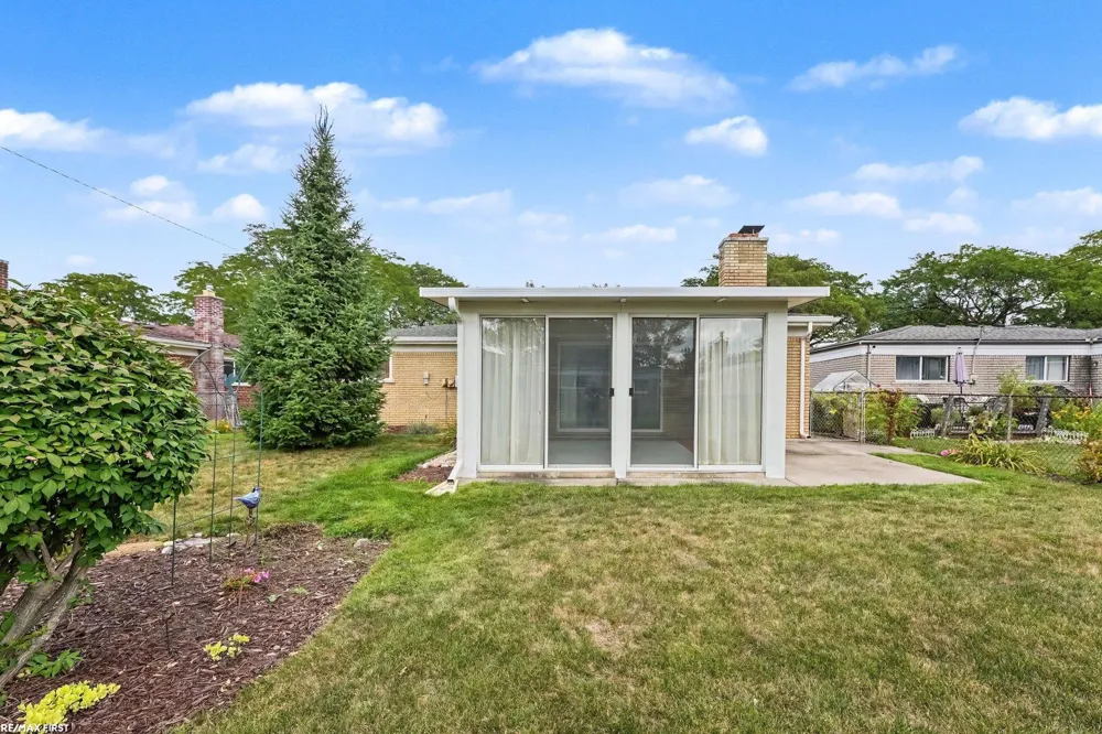 14250 IVANHOE STREET Warren City, MI 48088