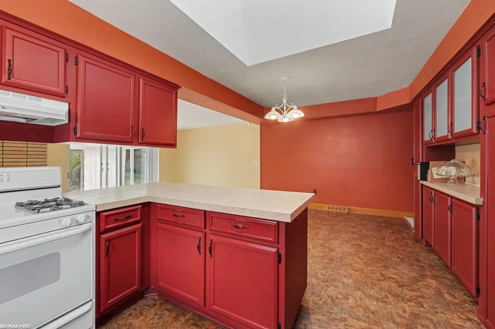 14250 IVANHOE STREET Warren City, MI 48088
