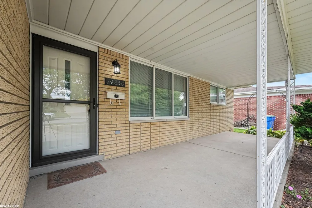 14250 IVANHOE STREET Warren City, MI 48088