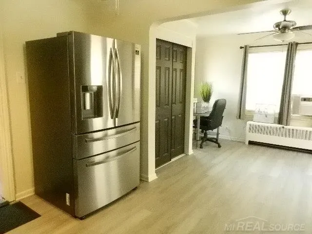 22416 Columbus Avenue Warren City, MI 48089