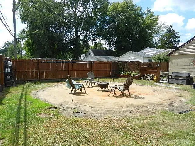 22416 Columbus Avenue Warren City, MI 48089