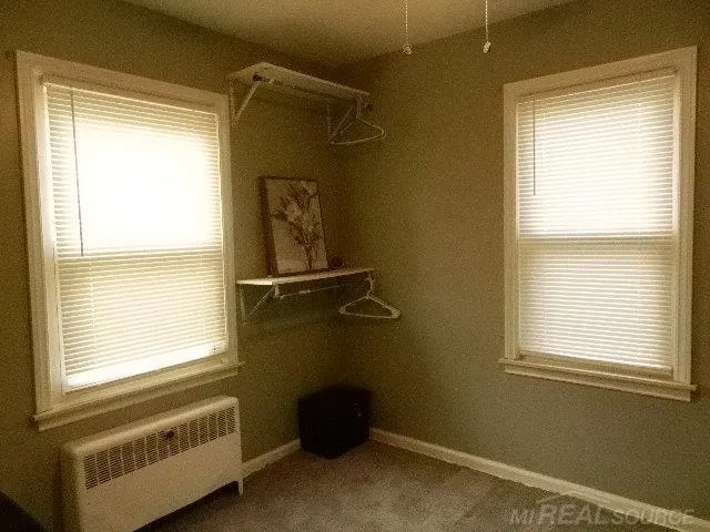 22416 Columbus Avenue Warren City, MI 48089