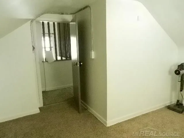 22416 Columbus Avenue Warren City, MI 48089