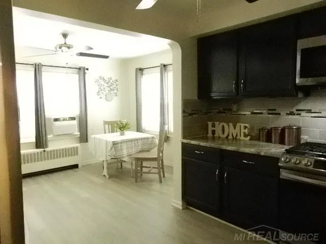 22416 Columbus Avenue Warren City, MI 48089