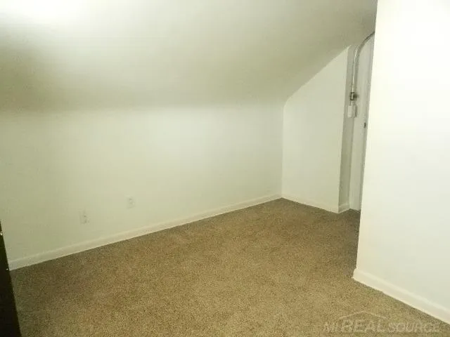 22416 Columbus Avenue Warren City, MI 48089