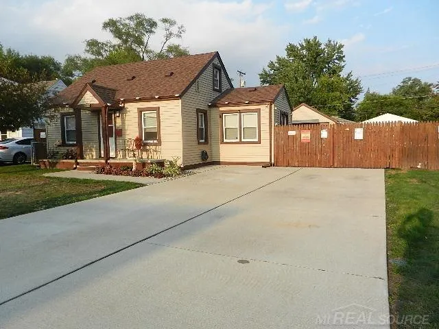 22416 Columbus Avenue Warren City, MI 48089