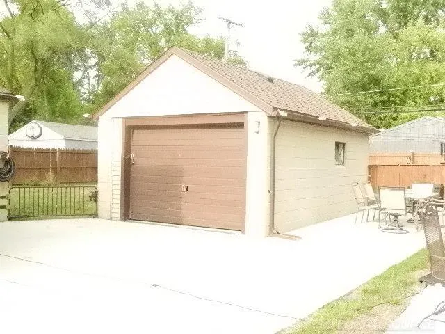 22416 Columbus Avenue Warren City, MI 48089