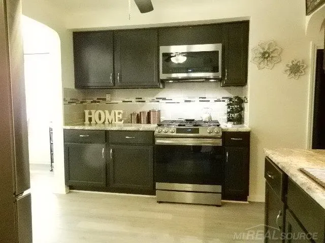 22416 Columbus Avenue Warren City, MI 48089