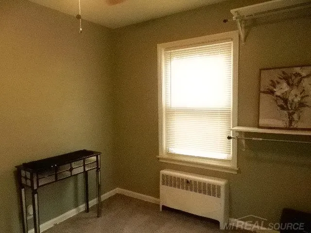 22416 Columbus Avenue Warren City, MI 48089