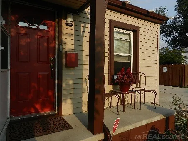 22416 Columbus Avenue Warren City, MI 48089