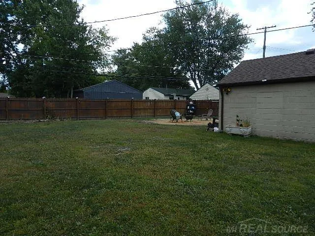 22416 Columbus Avenue Warren City, MI 48089
