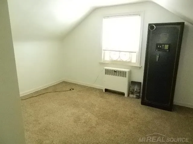 22416 Columbus Avenue Warren City, MI 48089