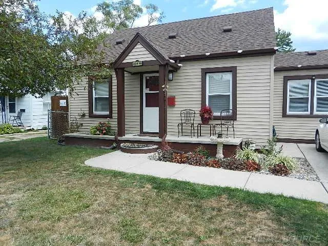 22416 Columbus Avenue Warren City, MI 48089