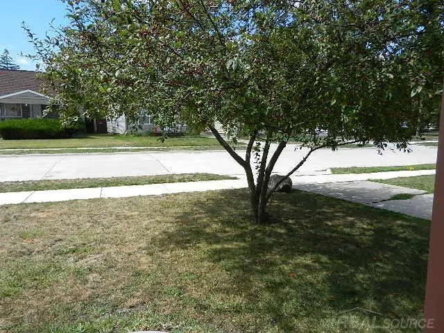 22416 Columbus Avenue Warren City, MI 48089